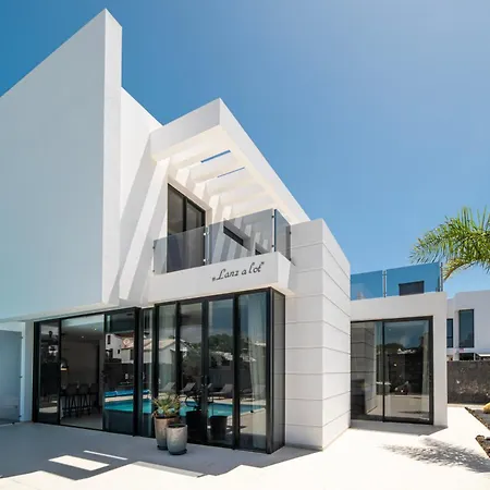 Lanz A Lot, Modern 3 Bed With Private Pool Vila Puerto del Carmen (Lanzarote)