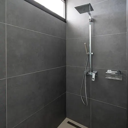 Lanz A Lot, Modern 3 Bed With Private Pool Vila *