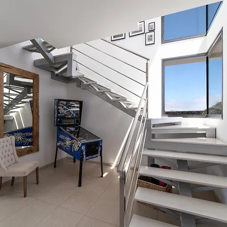 Lanz A Lot, Modern 3 Bed With Private Pool Vila *