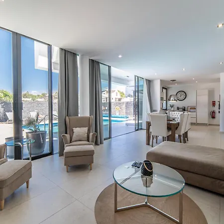 Vila Lanz A Lot, Modern 3 Bed With Private Pool *