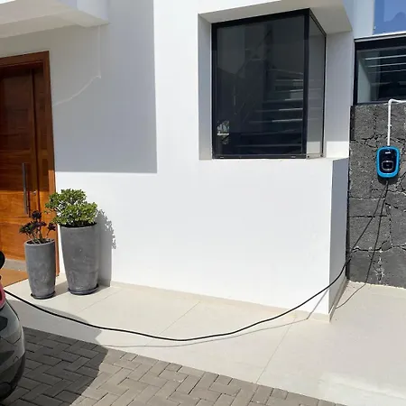 Lanz A Lot, Modern 3 Bed With Private Pool Vila Puerto del Carmen (Lanzarote)
